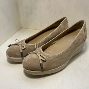 Geox Respira Taupe Italian Patent Suede Wedge Heel Shoes Size EU 39 US 9